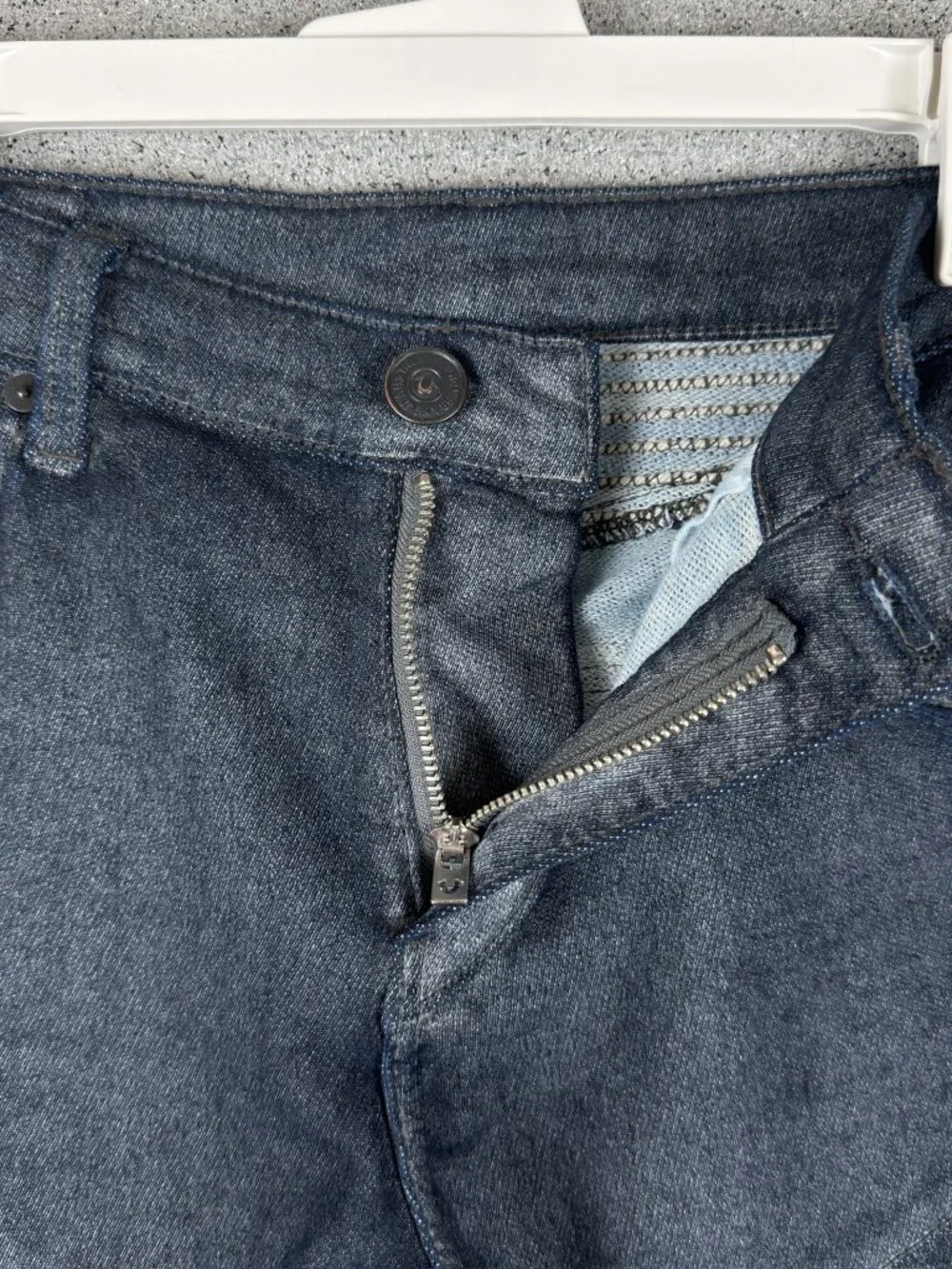 True Religion Rocco Moto Relaxed Skinny Men's W30 Dark Wash Zip Pockets T2534